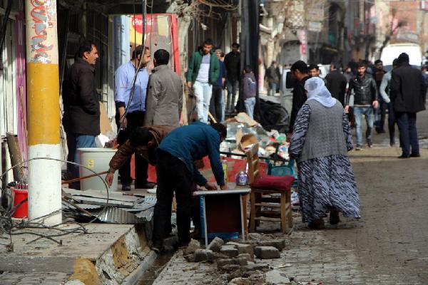 Silopi'de halk 36 gün sonra sokağa çıktı, göç edenler dönüyor