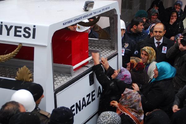 Amasya şehidini son yolculuğuna uğurladı