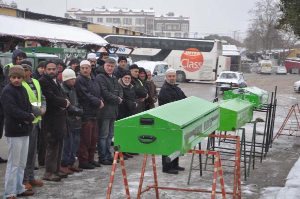 Umut yolculuğunda ölen aynı aileden 4 kişi toprağa verildi