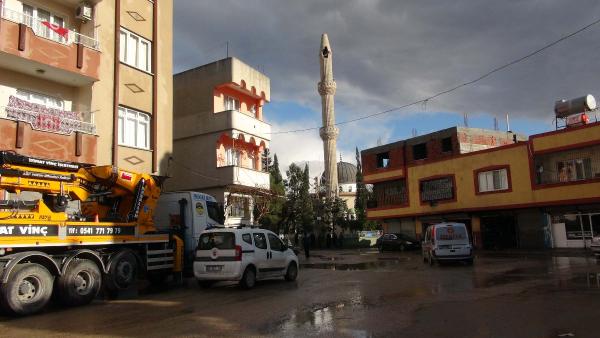Kilis'te minareye yıldırım düştü