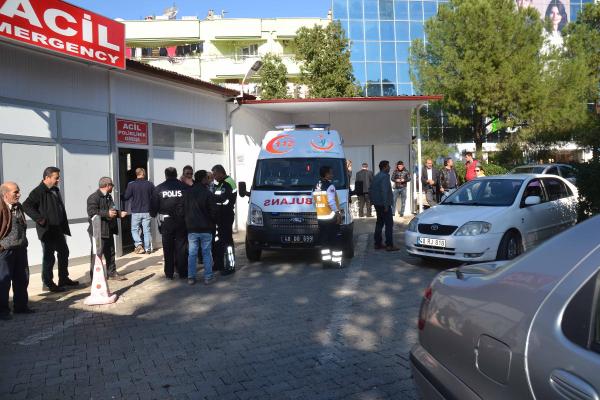 18 yıllık polis memuru evinde yaralı bulundu