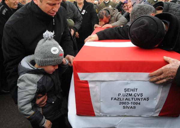 Sur'da şehit olan uzman çavuş Altuntaş'ın evinde yas (3)