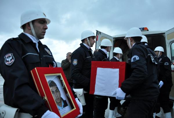 Şehit polis Alican Öztürk'ün cenazesi gözyaşlarıyla karşılandı