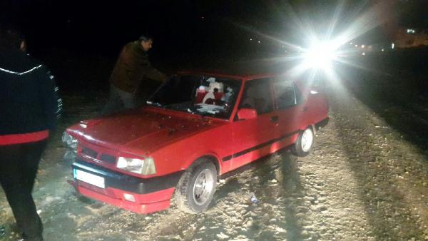Otomobilin çarptığı 2 üniversite öğrencisi yaralandı