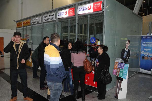 THY yolcuları saatler süren rötara tepki gösterdi