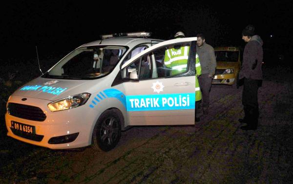 Mülteci denetiminde polisten kaçan otomobil denize uçtu