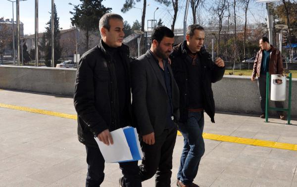 Otomobilden 11 bin paket kaçak sigara çıktı