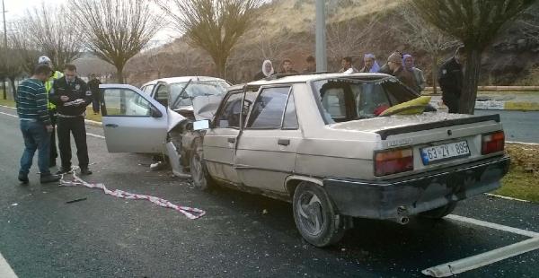 Şanlıurfa’da iki otomobil çarpıştı: 1 ölü, 2 yaralı