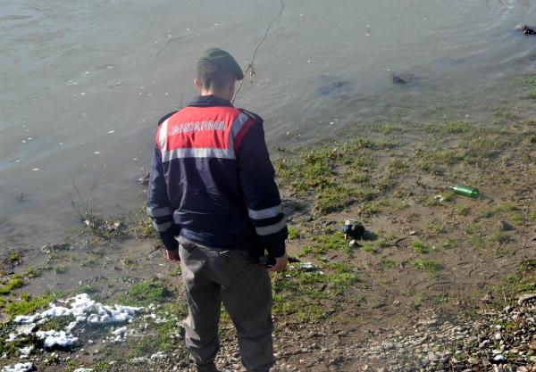 Çayda vurduğu ördeği alırken akıntıya kapılıp kayboldu