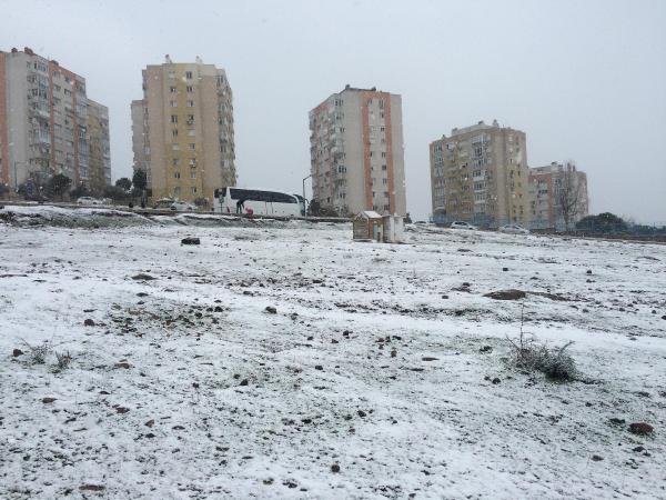 İzmir'de kar sürprizi