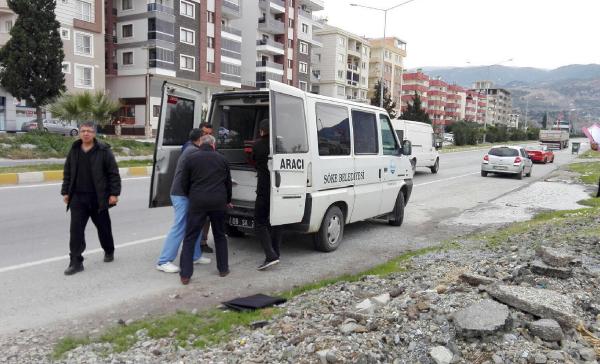 Eşinin uyarısına rağmen durmayınca trenin altında kaldı