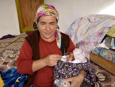 20 yıl sonra bebek sahibi olan çiftin mutluluğu
