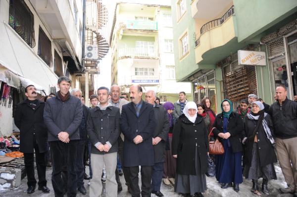 Hakkari'den Silopi ve Cizre'ye gitmek isteyen gruba polis izin vermedi
