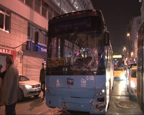 Freni boşalan halk otobüsü zincirleme kazaya yol açtı