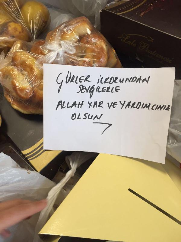 İlkokul öğrencilerinden, Sur'daki polis ve askerlere yemek