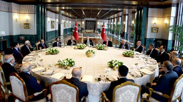 Cumhurbaşkanlığı Sofrası'nda, 'Terör ve Terörle Mücadele' ile 'Güvenlik-Demokrasi Dengesi' konuları ele alındı