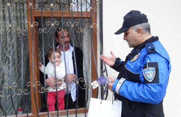 Şanlıurfa polis, 10 bin broşür dağıttı