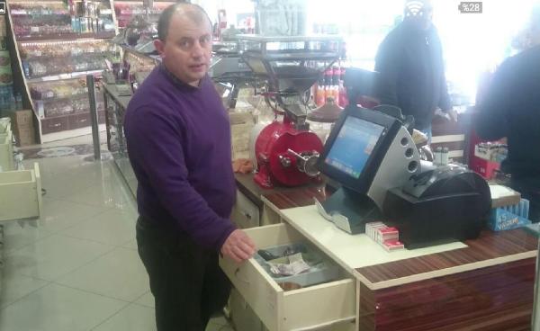 Kuruyemişçiden hırsızlık güvenlik kamerasında