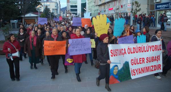 Artvin’de kadınlar, imam eşi tarafından öldürülen hemşire için sokağa döküldü (2)