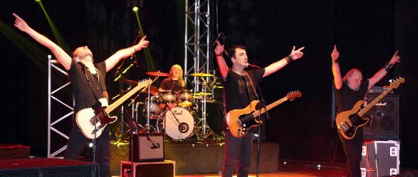 Kurtalan Ekspres Burdur’da konser verdi