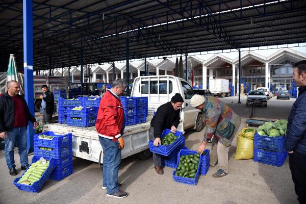 Fırtına sebze ve meyve fiyatlarını yükseltmedi