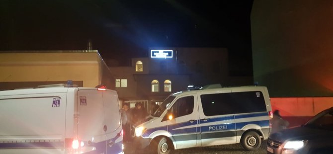 Almanya'da 3 camiye bomba ihbarı
