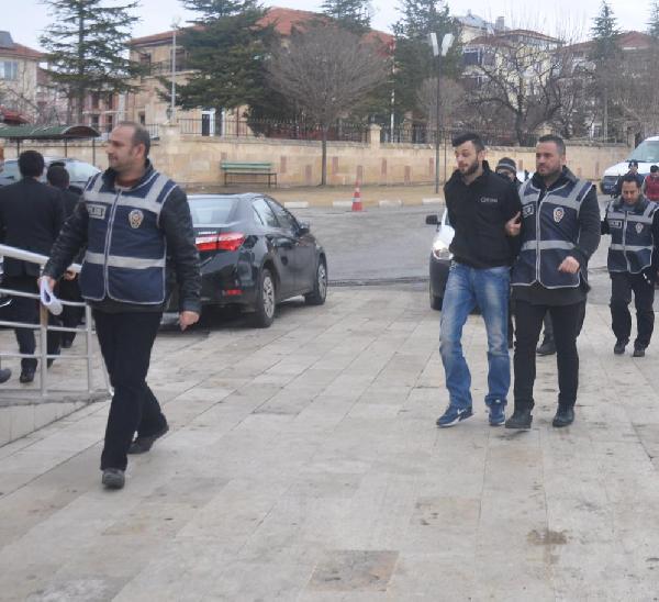 Levyenin rengi hırsızları yakalattı
