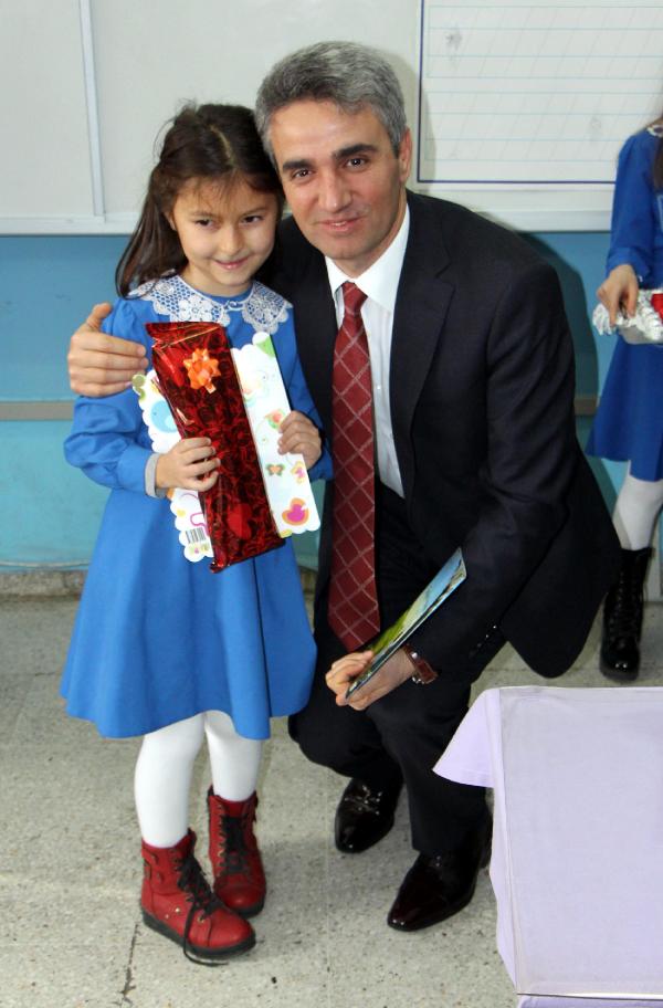 Bolu'da öğrencilerin karne sevinci