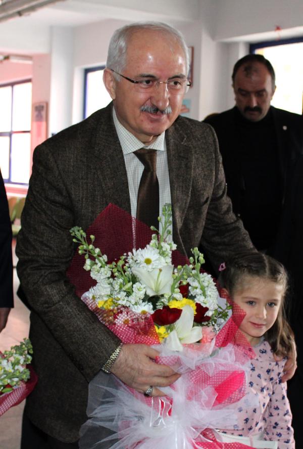 Sivas'ta öğrenciler karne heyecanı yaşadı