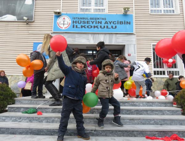 Yarı yıl tatiline 1800 balon patlatarak girdiler