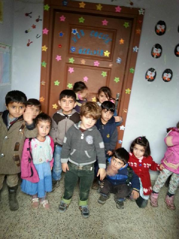 Öğrencisinin öğrencilerine karne hediyesi gönderdi