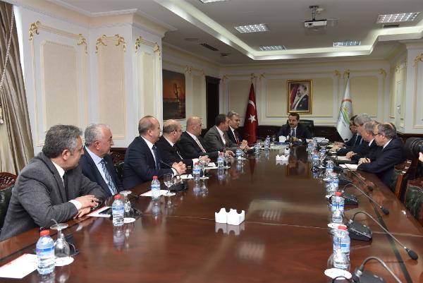 Bakan Çelik, tohumculuk sektörü temsilcileriyle görüştü