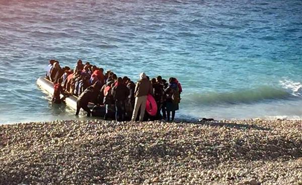 Kaş'ta Suriyeli 80 kaçak yakalandı