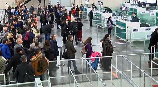 Atatürk Havalimanı'nda tatil yoğunluğu