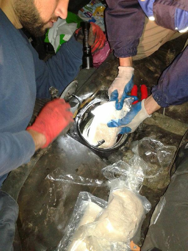 Otomobilin yakıt deposundan 19 kilo eroin çıktı