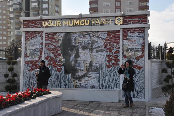 Eskişehir'de açılan Uğur Mumcu Parkı'nda bombalanan otomobili sergileniyor