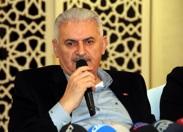 Bakan Yıldırım: 13 yıldır Türkiye’nin her yerine yol açıyoruz