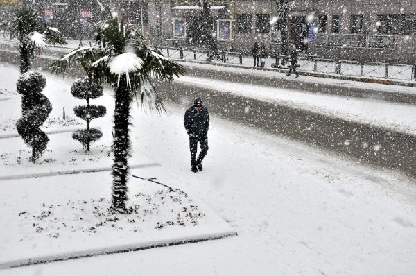 Zonguldak’ta kar yaşamı olumsuz etkiledi