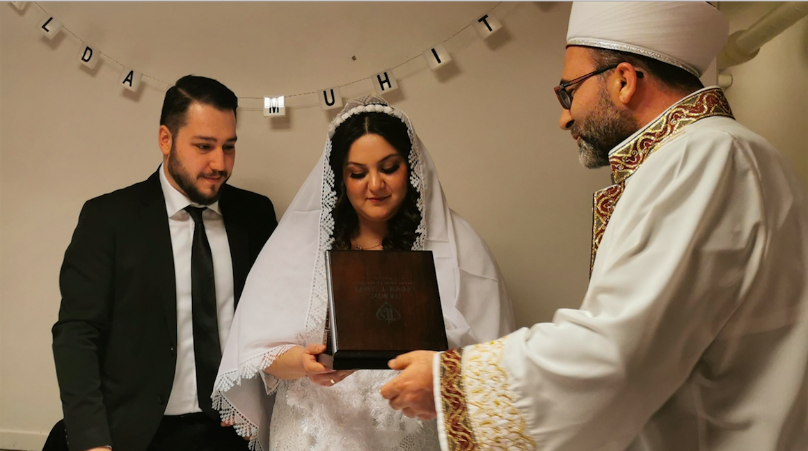 Türk imamlar resmi nikah kıymaya başladı