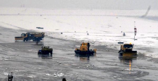 Trabzon’da hava ulaşımına kar engeli