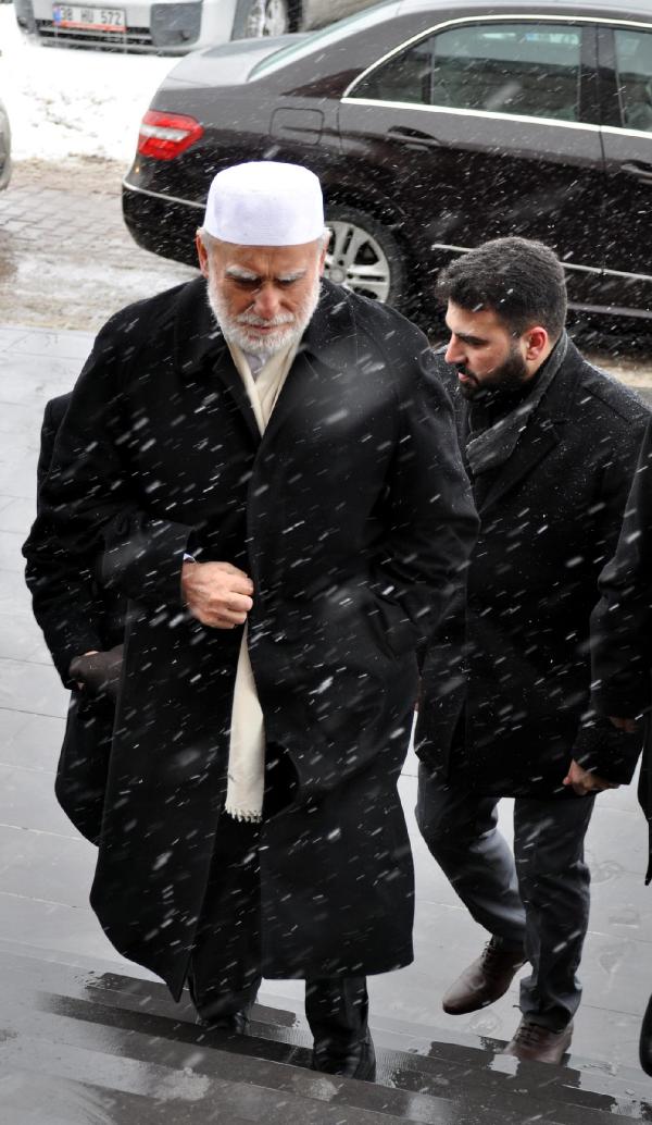 Bakan oğlunun nikahı öncesi camide 6 bin kişiyle sohbet