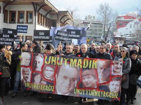 Uğur Mumcu’ya Bursa’da araç parçalarıyla anma