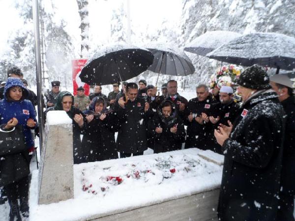 Şehit Emniyet Müdürü Gaffar Okkan, mezarı başında anıldı