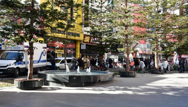 Antalya'da çöp kovasında patlama: 2 yaralı (2)- Yeniden