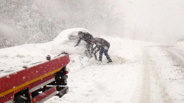 Zonguldak´ta kar yaşamı olumsuz etkiledi (2)