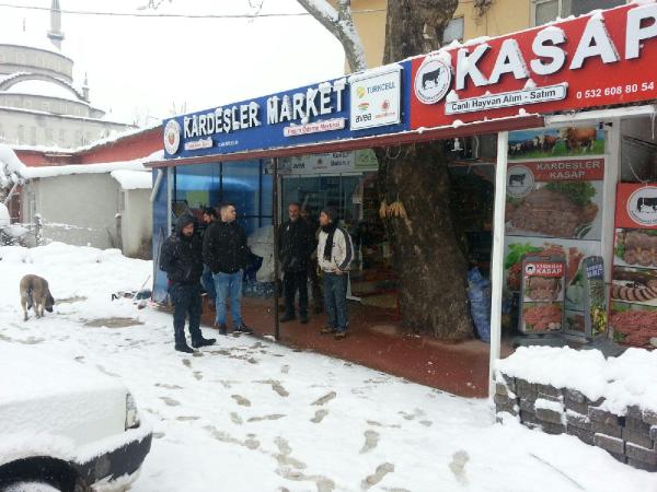 Kar maskeli hırsızlar sigara ve et çaldılar