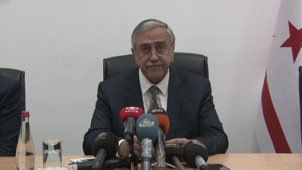 KKTC Cumhurbaşkanı Akıncı, Davos'taki temaslarını tamamlayarak adaya döndü