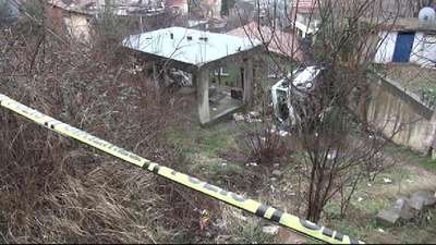 Servis minibüsü evin bahçesine uçtu