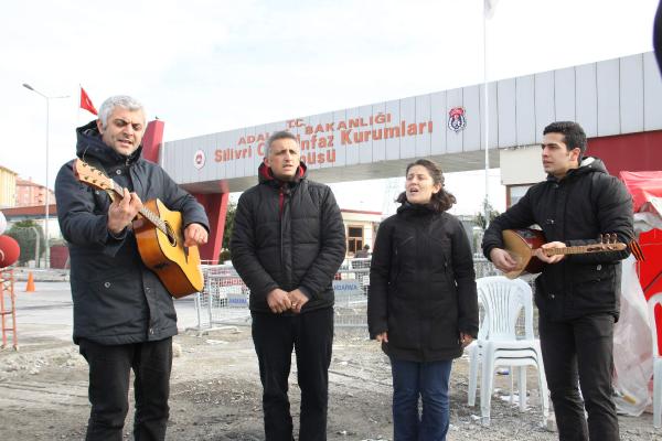 "Umut Nöbeti" tutan Grup Yorum  gazeteciler için söyledi