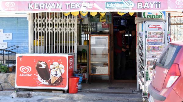 Beyaz kapüşonlu hırsızlık çetesi güvenlik kamerasında
